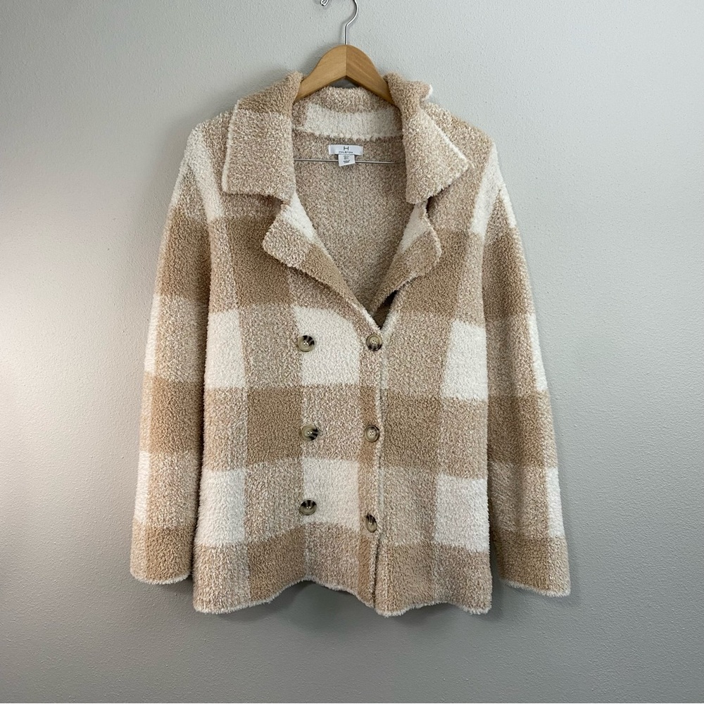 Halston NWT Tan and‎ White Sherpa Fuzzy Button Down Coat Women’s Large
